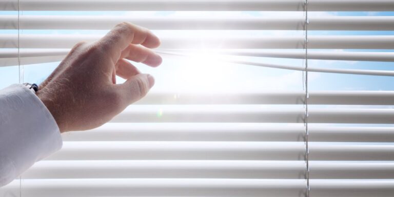 Cortinas y Persianas con Energía Solar