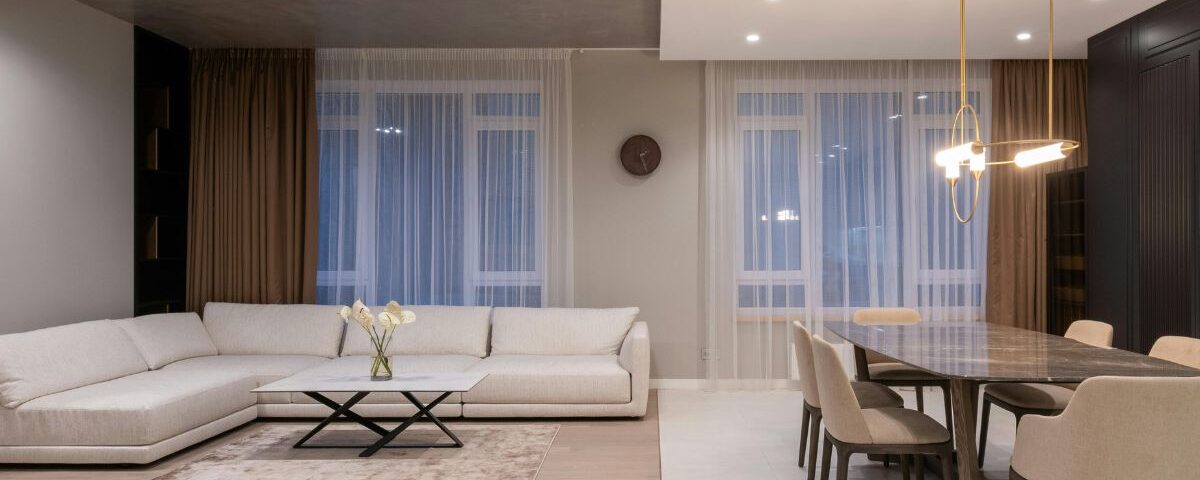 Cortinas y Persianas: Innovaciones Tecnológicas para el Hogar Moderno