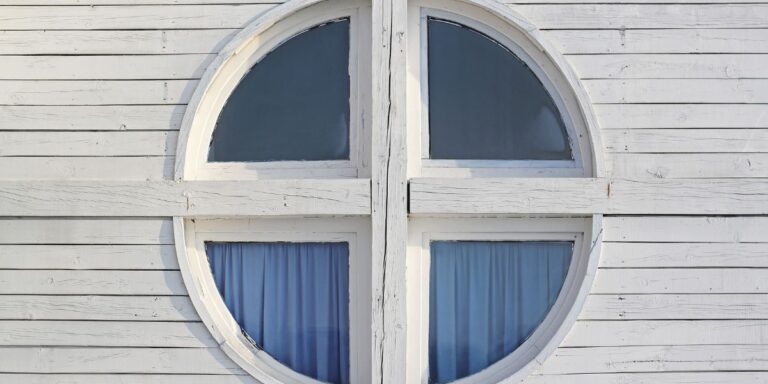 Cómo elegir cortinas para ventanas de formas y tamaños inusuales